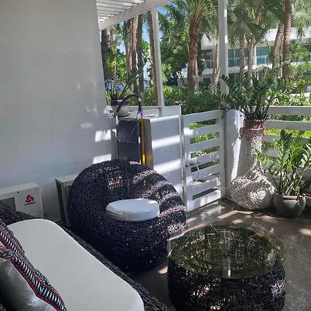 Azure 2Bedrooms Beachfront/Beachview
